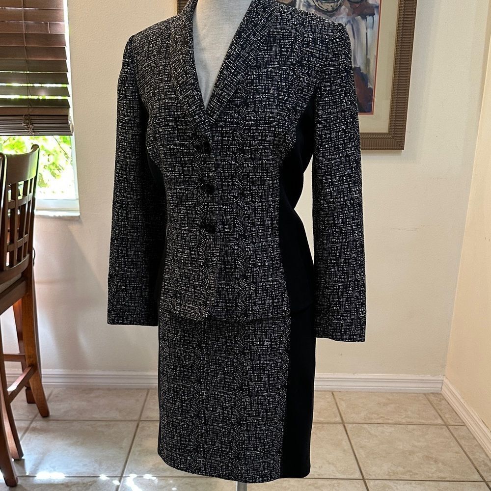 Tahari ASL Women's Black/White 2 PC Skirt Suit Size 14P - Picture 3 of 14